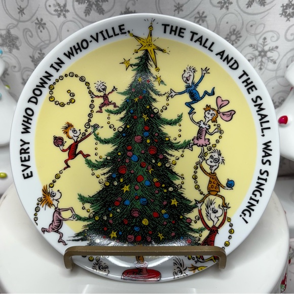 The Grinch Who Stole Christmas 65th Anniversary 2022 Small/Salad/App Plates - Picture 6 of 11